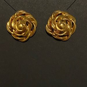 Twisted floral, gold tone pierced button earrings